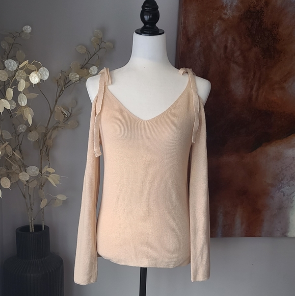 Nwt black swan cold shoulder sweater - Picture 2 of 7